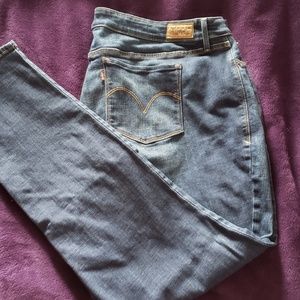 Levi's Jeans - Levi's Mid-Rise Skinny Jeans Size 24 Levi's Jeans - Levi's Mid-Rise Skinny Jeans Size 24